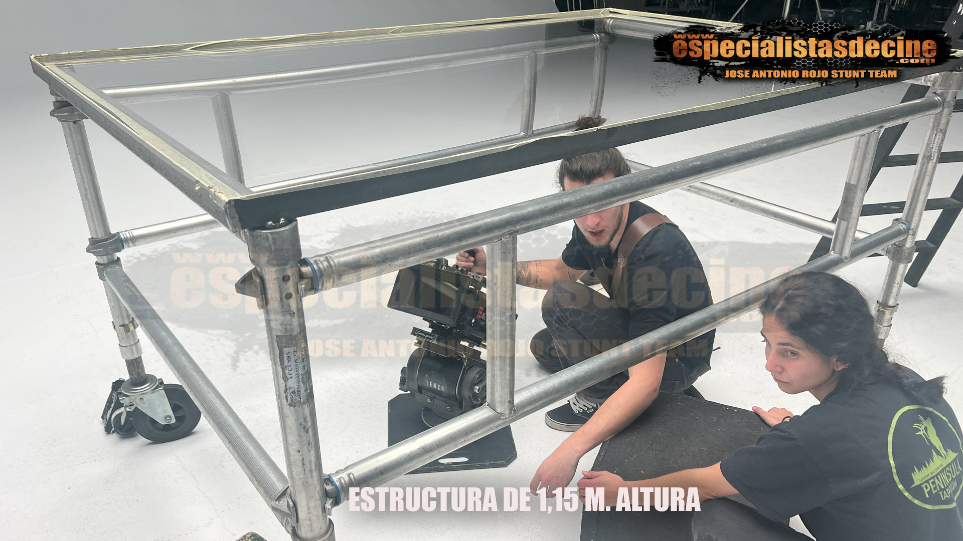 alquiler de estructura con cristal para grabar planos nadir para rodajes videoclip