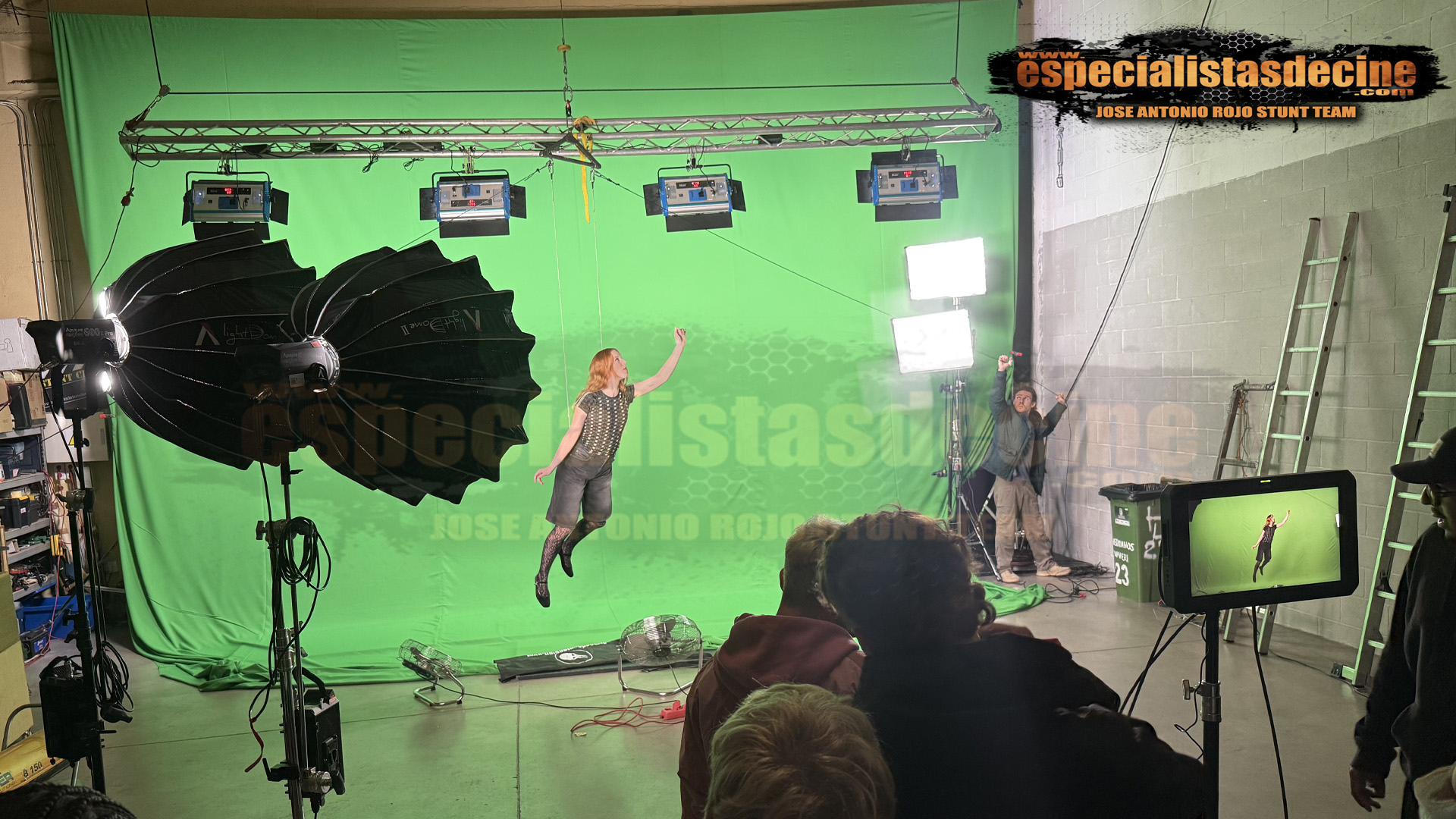 plato de chroma alquiler en Arganda del Rey levitacciones para rodajes videoclip con arneses de vuelo y rigging y efectos especiales maquilllaje peluqueria lo que necesites para tu proyecto